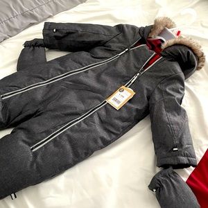Canadiana snow suit 6-12 months never worn tag still on